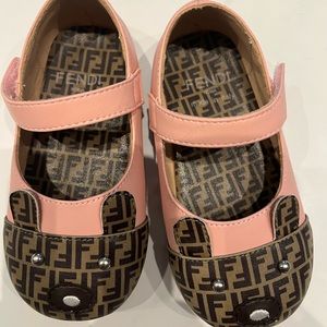 Toddler shoes fits a 3 year old girl!. In great condition.